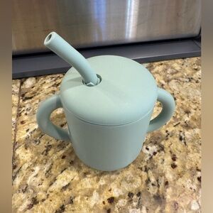MUSHIE Green Sippy Cup with Handles / Like New!